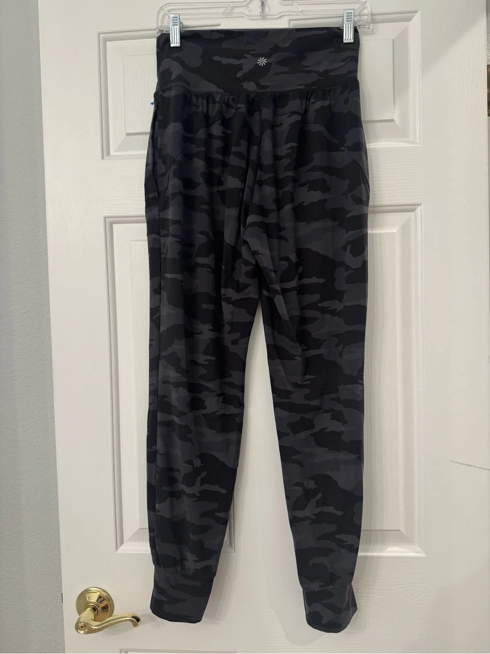 Athleta Salutation High Rise Camo Joggers in Black / Gray - Size S
